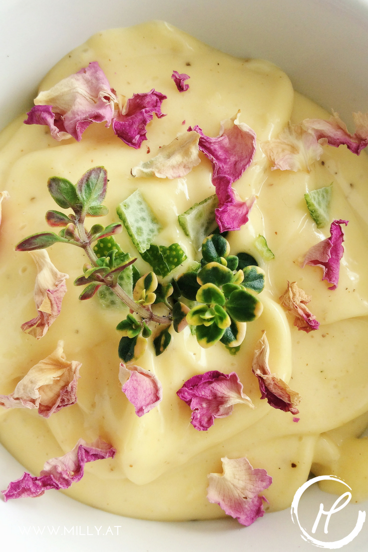 Viele schrecken davor zurück zuhause eine eigene Mayonnaise zu machen. Vielleicht denken manche es sei zu schwer, oder vielleicht vertrauen manche der Qualität der Eier nicht. Aber Hand aufs Herz: sie ist nicht schwer zu machen, und sie ist so viel besser wie die aus der Tube! #Rezept #mayonnaise #selbermachen #schnell #grillen