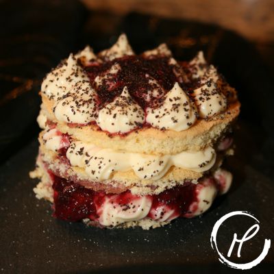 Who doesn't love a wonderful, fruity, creamy, vanilly, fluffly mini naked cake? Find the #recipe here and maybe even surprise your loved ones for #valentines or any other occasion!