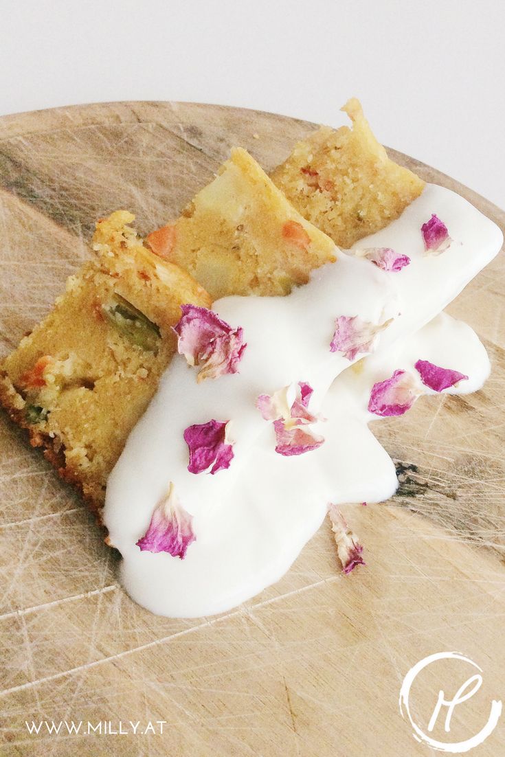 As a treat for those of you who are looking for a savory snack, I recommend this vegetable cake - ondhvo. It is absolutely delicious and you can use it as a snack, take it to picnics or even serve it as a side dish at barbecues. #recipe #international #vegetarian #indian #savory #easy