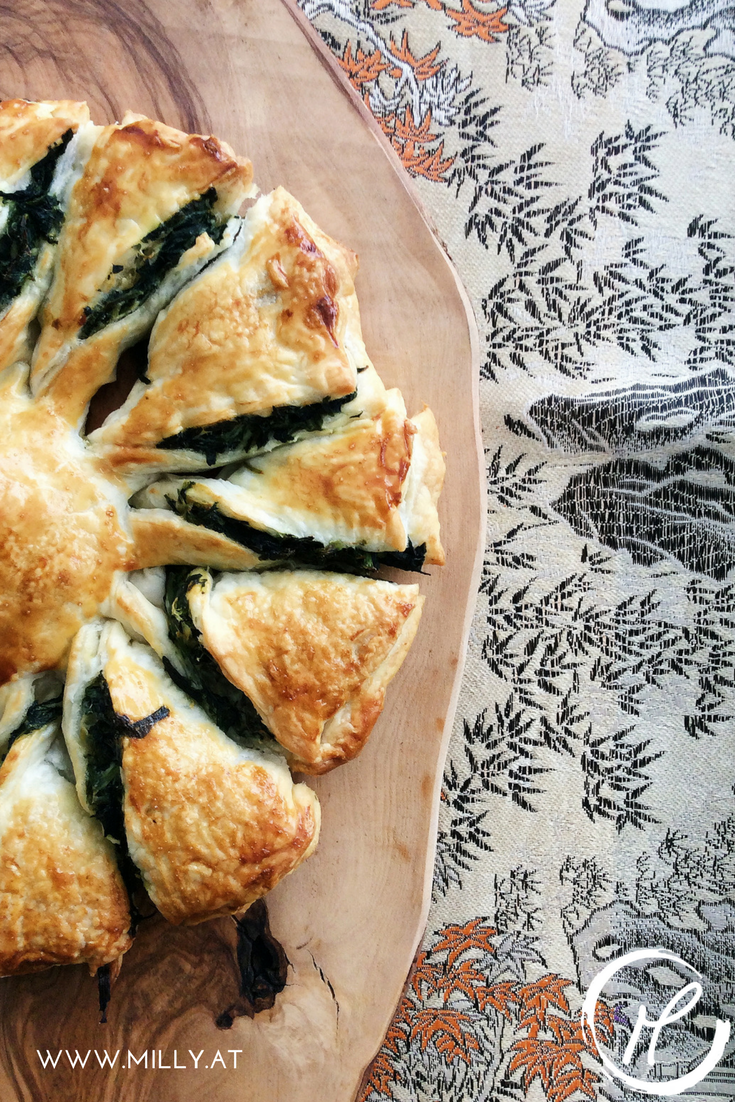 If anyone needs a new idea for green Thursday, I recommend this puff pastry flower! This crispy, buttery goodness is one of my favorites if you need a quick dish for unexpected guests. #recipe #easy #quick #puffpastry #spinach #ricotta