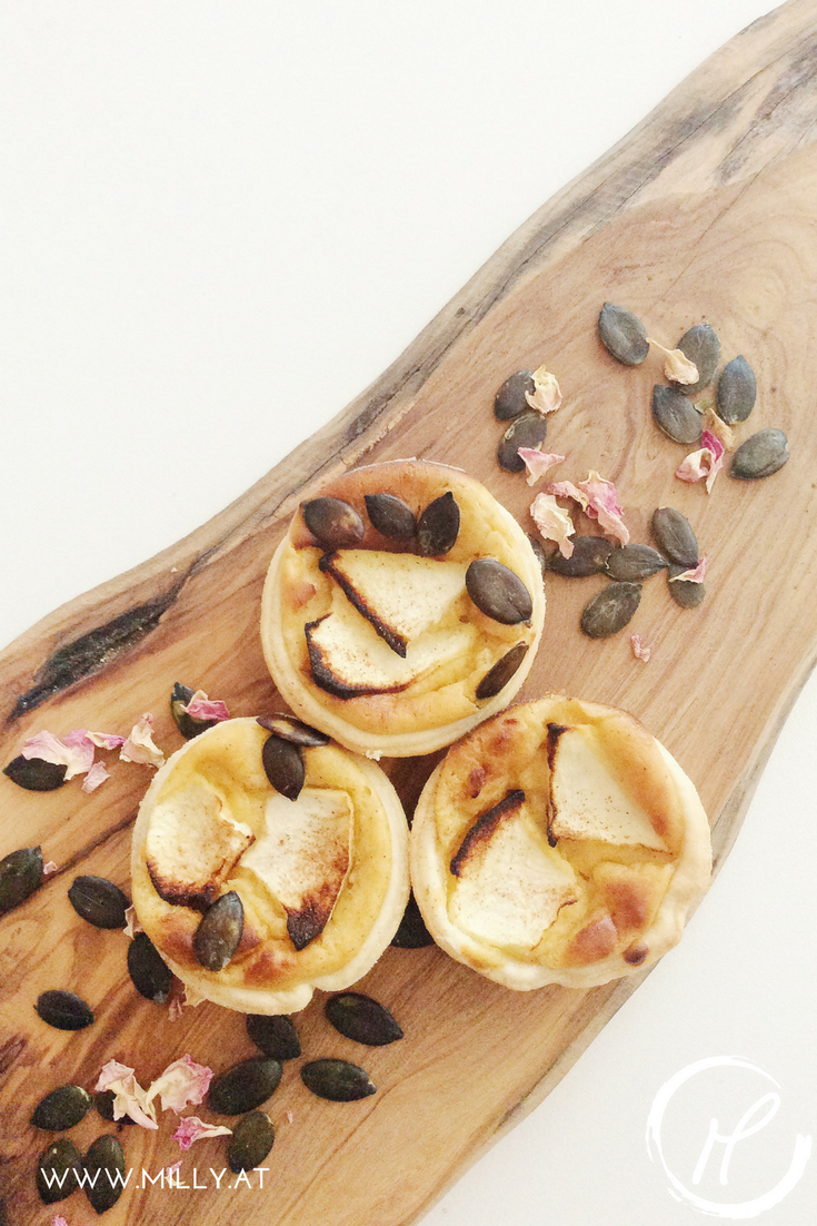 Here my version of the very popular and extremely delicious "Pasteis de nata" - Portuguese cream pasties - visit milly.at and find many other recipes! #recipe #sweet #portugal #creampie