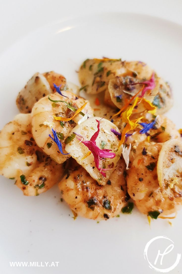 Probiere dieses schnelle Rezept für Limetten & Knoblauch Schrimps. Die Kombination ist wirklich gut und wird jeden begeistern - außerdem ist das Gericht in 15 Minuten fertig.