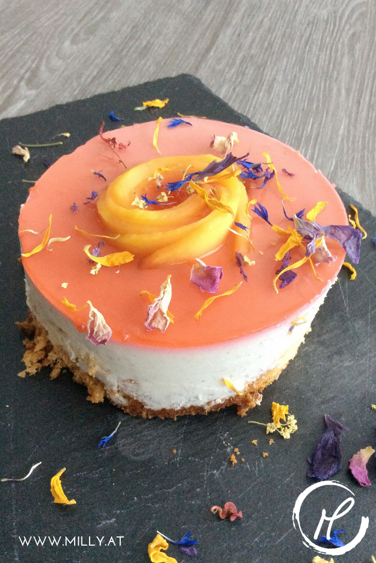 If you need a quick dessert (quick preparation, long cooling time) then this fruity fresh lemonmousse recipe is for you. But when I tasted this cake, I was convinced: lemons are my new butter :) #recipe #lemon #mousse #dessert #fusion #quick