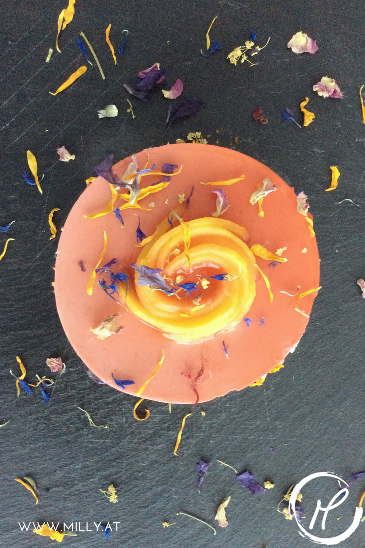 Für alle die gerne eine schnelle aber köstliche Nachspeise haben (schnelle Zubereitung, etwas längere Wartezeit), für den ist dieses Rezept das Richtige! Und als ich diese Zitronenmousse Torte gekostet habe, war ich überzeugt: Zitrone ist meine neue Butter :) #Rezept #nachspeise #dessert #zitrone #mousse