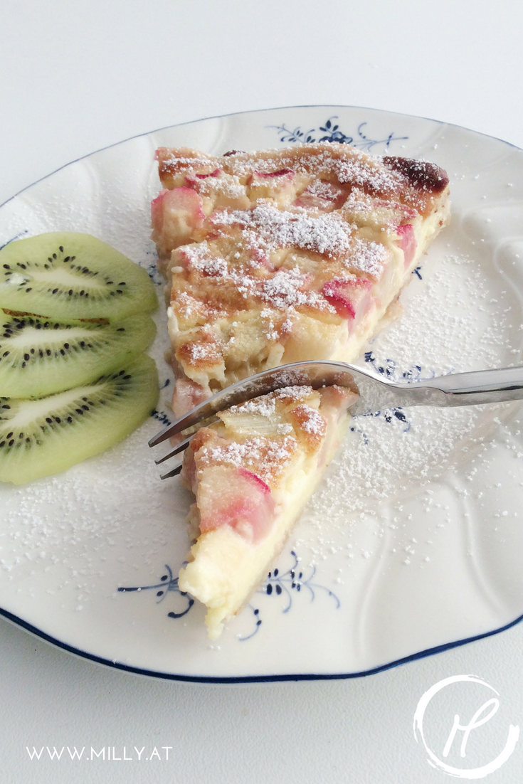Rhabarber ist eineder ersten Vorboten des Frühlings und kann in vielen Art und Weisen verarbeitet werden! Mein Lieblingsrezept ist aber noch immer diese einfache und schnelle Tarte! #rhabarber #tarte #rezept #schnell