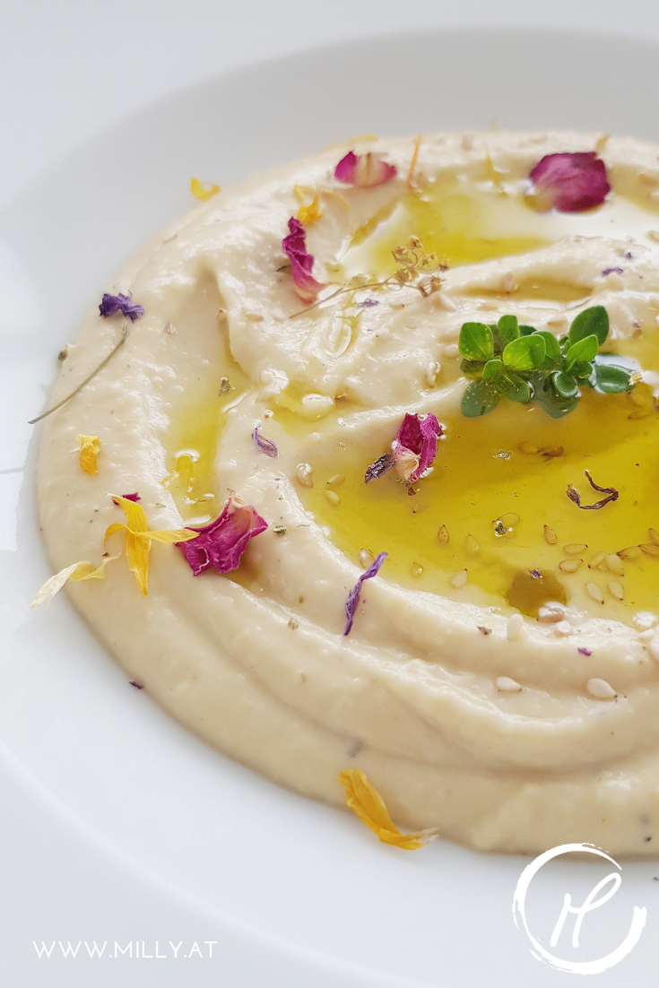 Try this homemade hummus - dip in some fresh warm bread or use it to replace your butter! It's healthy, oily, nutty and generally delicious! #hummus #snack