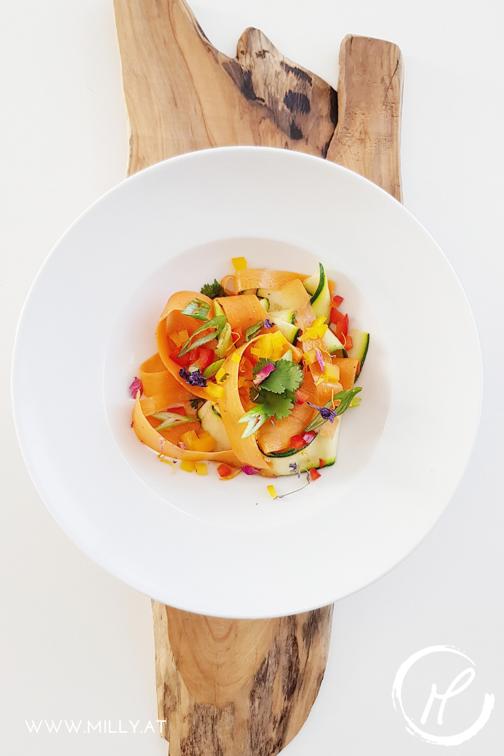Colorful chillied carrots with zucchini - you will not believe the amount of flavour in this salad. A perfect dish for the summer!
