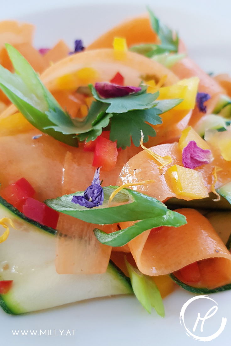 Colorful chillied carrots with zucchini - you will not believe the amount of flavour in this salad. A perfect dish for the summer!