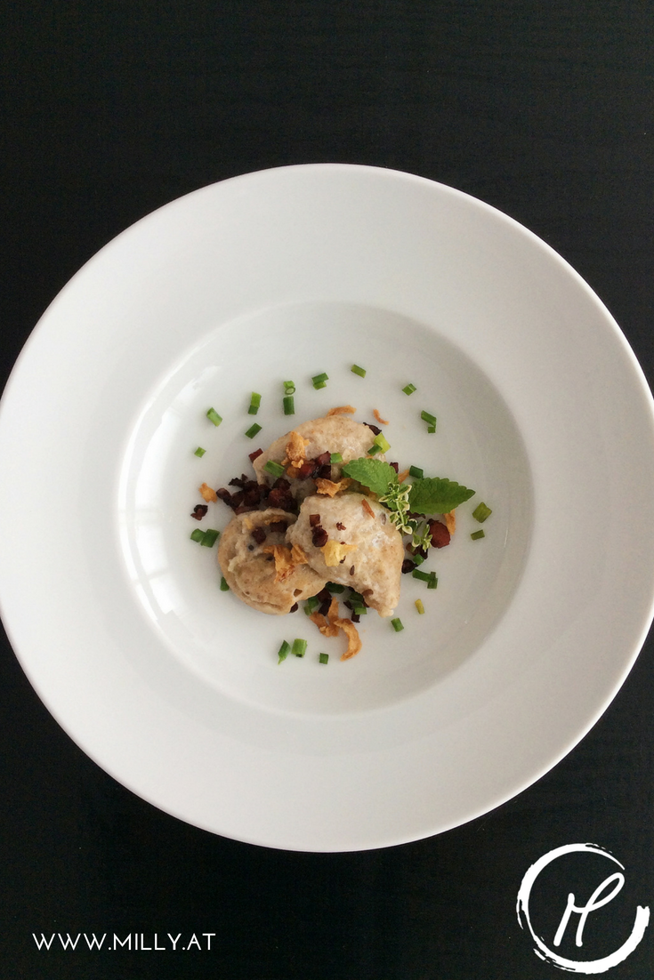 Probiere diese luxemburger Spezialität aus - Mielkniddelen, leckere kleine Knödel. #rezept #knödel #luxemburg #tradition