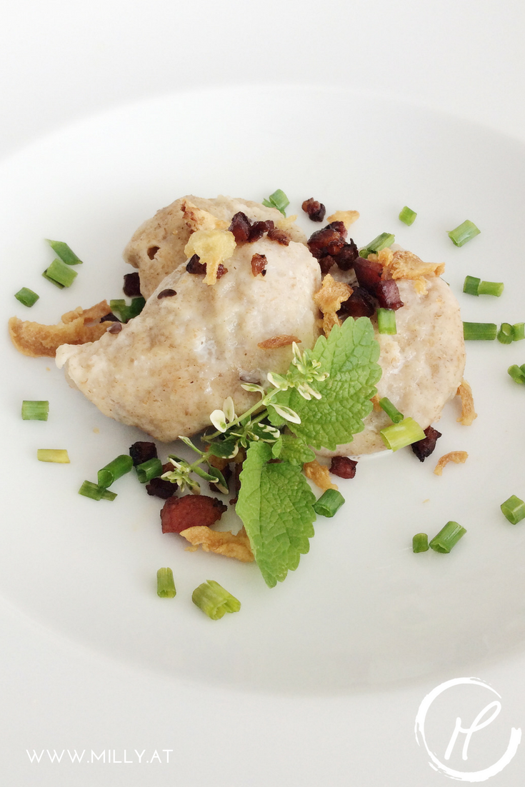 Discover this luxembourgish speciality Mielkniddelen - a typical dumpling. Tasty and delicious! #luxembourg #recipe #dumpling #mielkniddelen