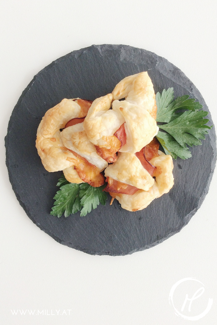 Wer die Zutaten hat, ist in 10 Minuten fertig, und dann brauchen die Croissants nur noch gebacken zu werden. Ideal als Fingerfood oder zum Aperitif!