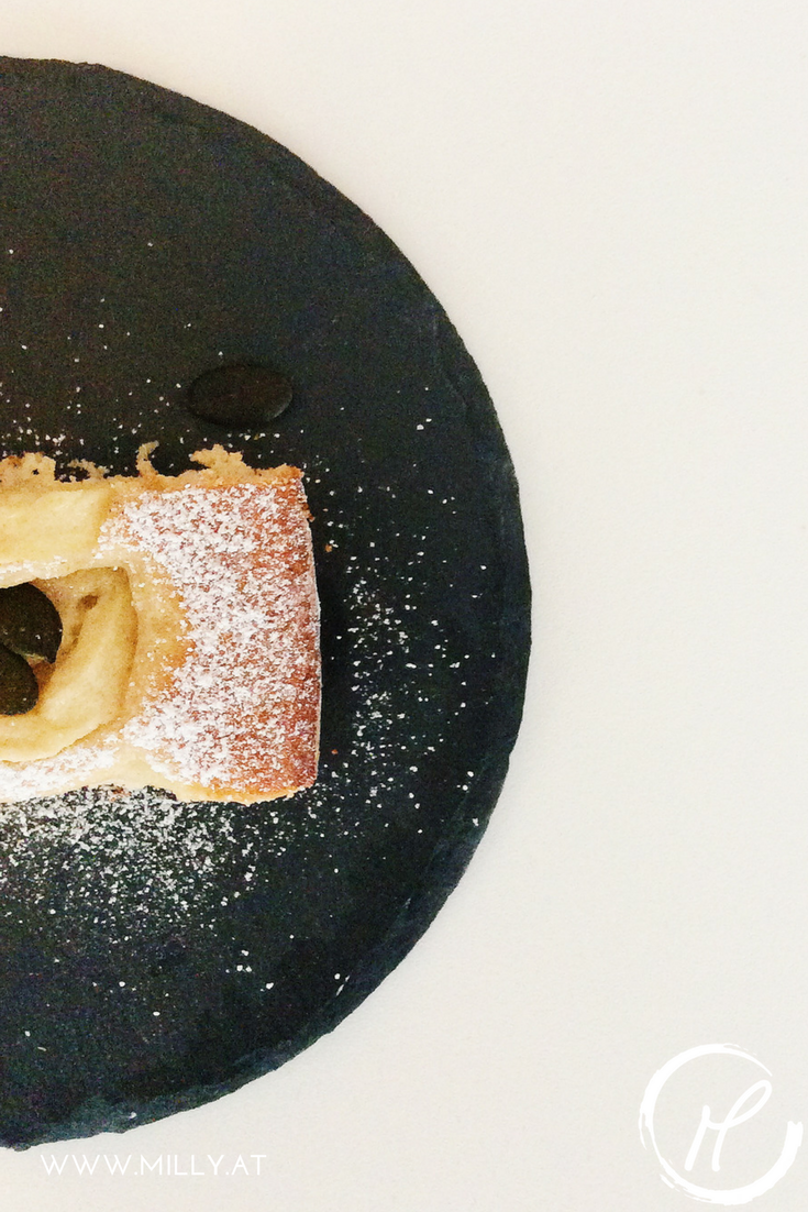 Heimische Äpfel sind dieses Jahr besonders saftig und bieten sich für viele Rezepte an! Als Kind hat unsere Oma oft einen Apfelauflauf gemacht mir viel Eiern und Zucker! Ich habe jetzt noch den Geschmack im Mund :) #rezept #dessert #nachspeise #apfel #auflauf