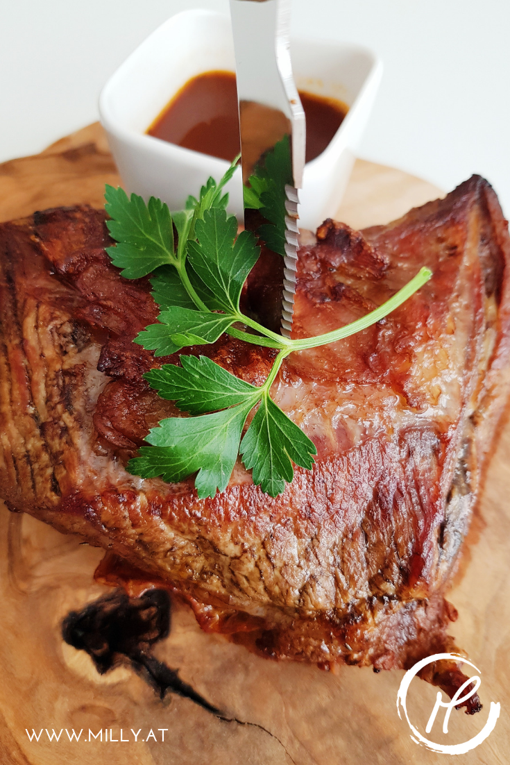 Für einen wundervollen herzerwärmenden SOnntagsbraten ist dieses Rezept für Schmorbraten ideal! #fleisch #sonntag #braten