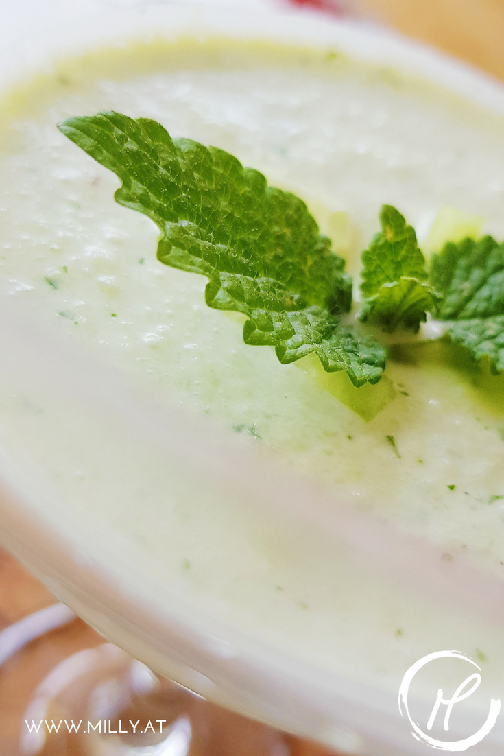 If you serve this cucumber soup in a small glass it is also perfect as fingerfood for your next party! #soup #cucumber #fingerfood