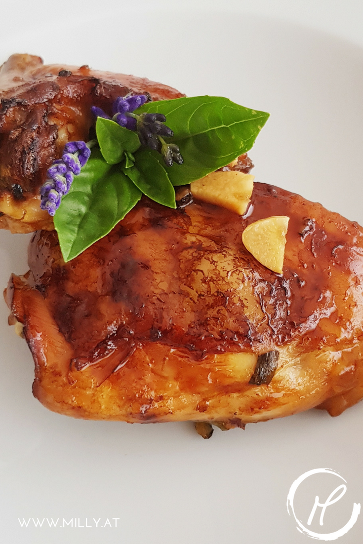 This cuban inspired lemon and garlic chicken will become one of your favorites! #recipe #chicken #international #cuba #garlic #lemon