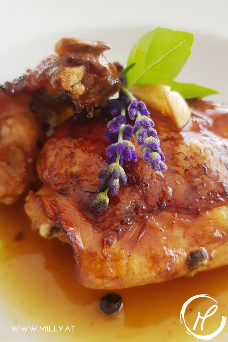 This cuban inspired lemon and garlic chicken will become one of your favorites! #recipe #chicken #international #cuba #garlic #lemon