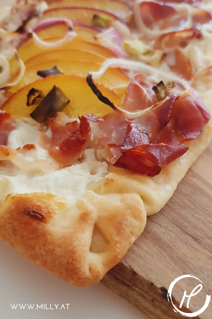 With just very few ingredients, this flammkuchen is the perfect snack or a quick dinner! #dinner #recipe #quick #snack #flammkuchen