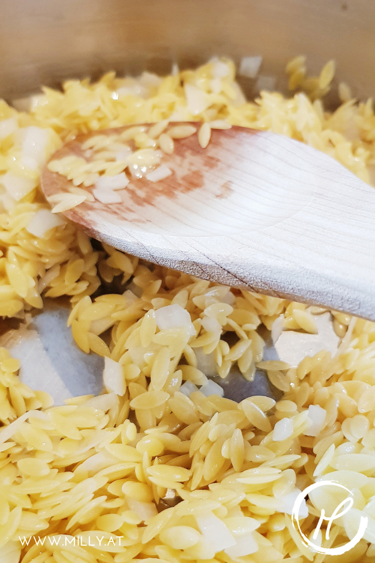 I love this #pasta alternative to #risotto! #risoni in a straight forward creamy sauce with #chanterelles and #parmesan crackers is delicious! #recipe #international #quick #starter #maincourse #vegetarian #chanterelle