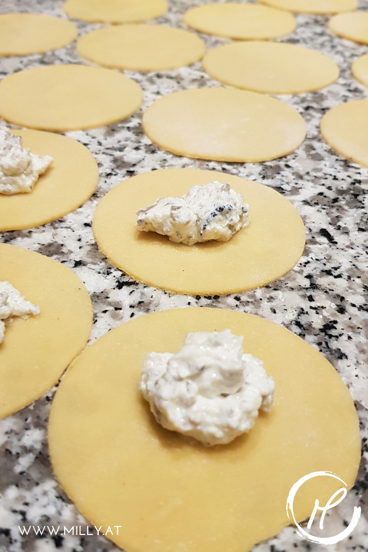 Ich wollte noch ein einfaches aber sehr feines Rezept für spezielle Anlässe mit dir teilen - meine Trüffel Ravioli. Einfach zuzubereiten und köstlich!