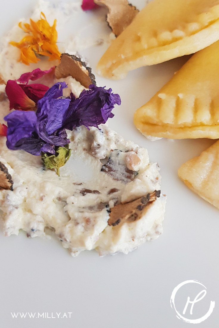 Ich wollte noch ein einfaches aber sehr feines Rezept für spezielle Anlässe mit dir teilen - meine Trüffel Ravioli. Einfach zuzubereiten und köstlich!