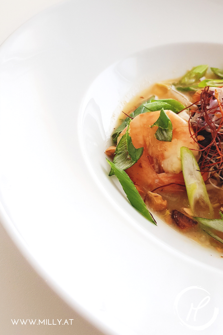 Diese feurige Suppe mit Einflüssen auis Thailand und Kambodscha erwärmt die Seele und liefert alles was man in einer Mahlzeit braucht!