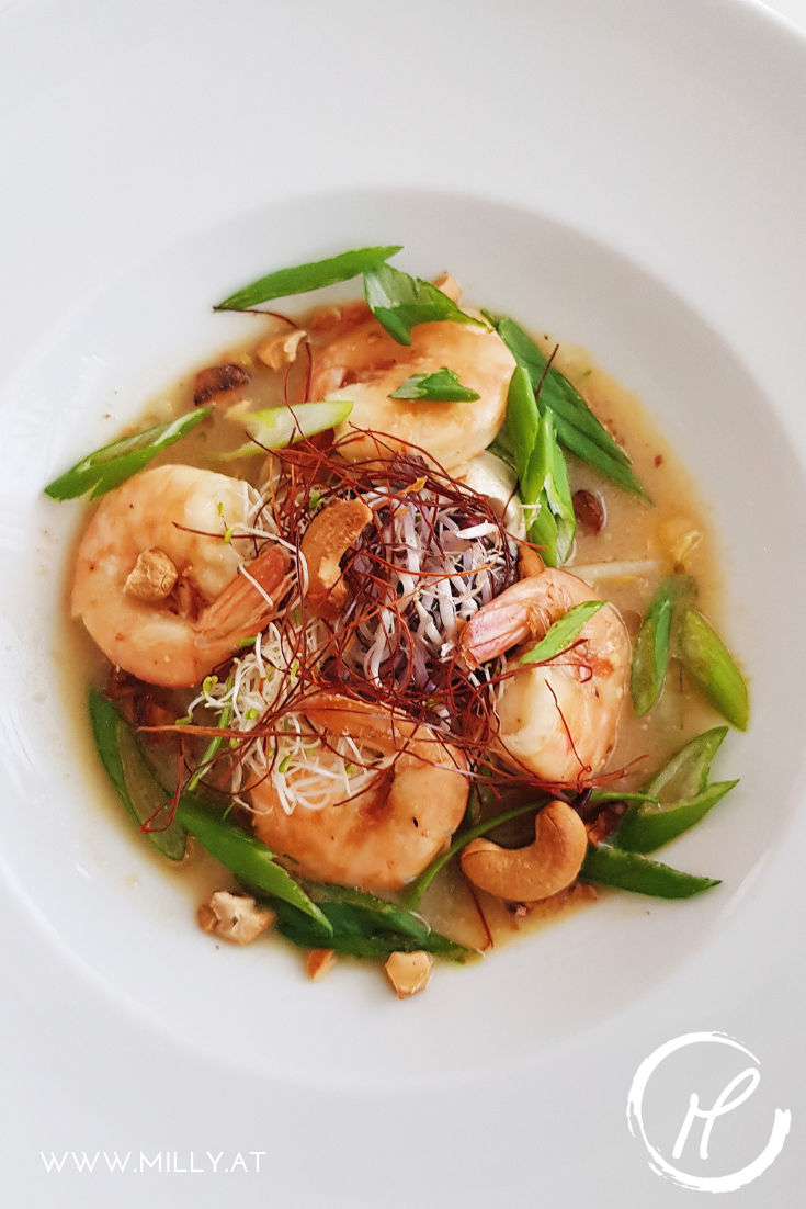 Diese feurige Suppe mit Einflüssen auis Thailand und Kambodscha erwärmt die Seele und liefert alles was man in einer Mahlzeit braucht!