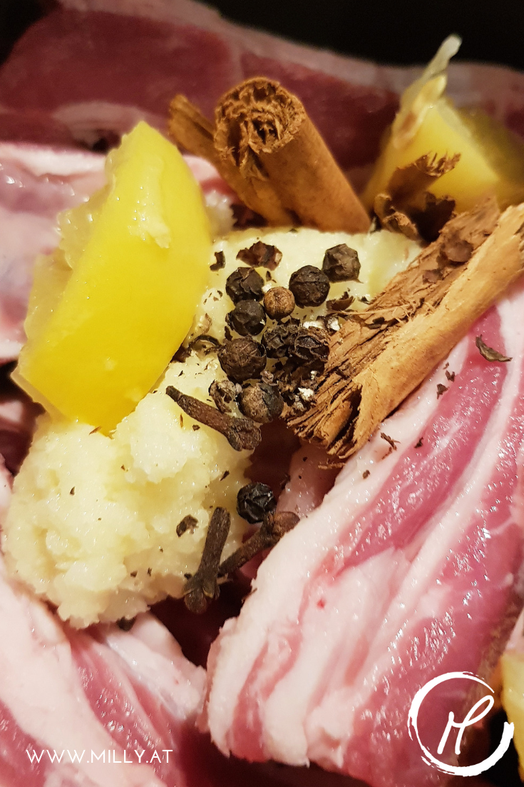 Dieses Gericht kombiniert das Herzerwärmende der indischen Küche mit dem fruchtig leichten Geschmäckern der Küche aus dem mittleren Osten und Nord Afrika.