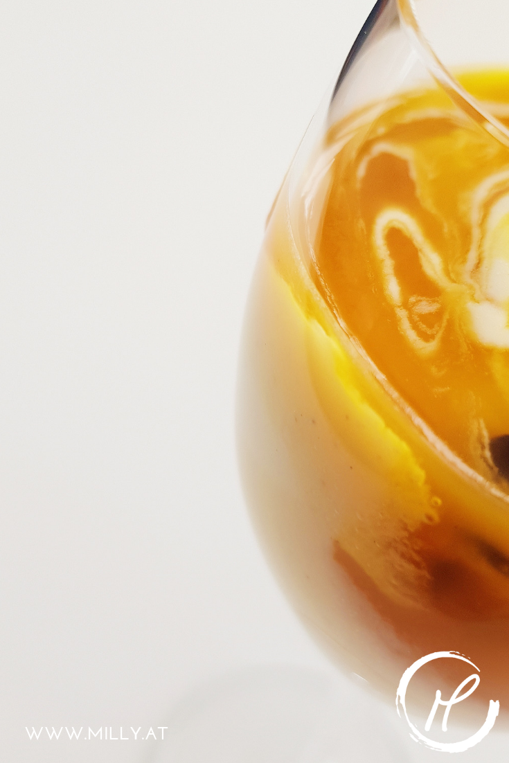 This light passionfruit mousse is done in 10 minutes and can be served at any occasion. It is also delicious when frozen!