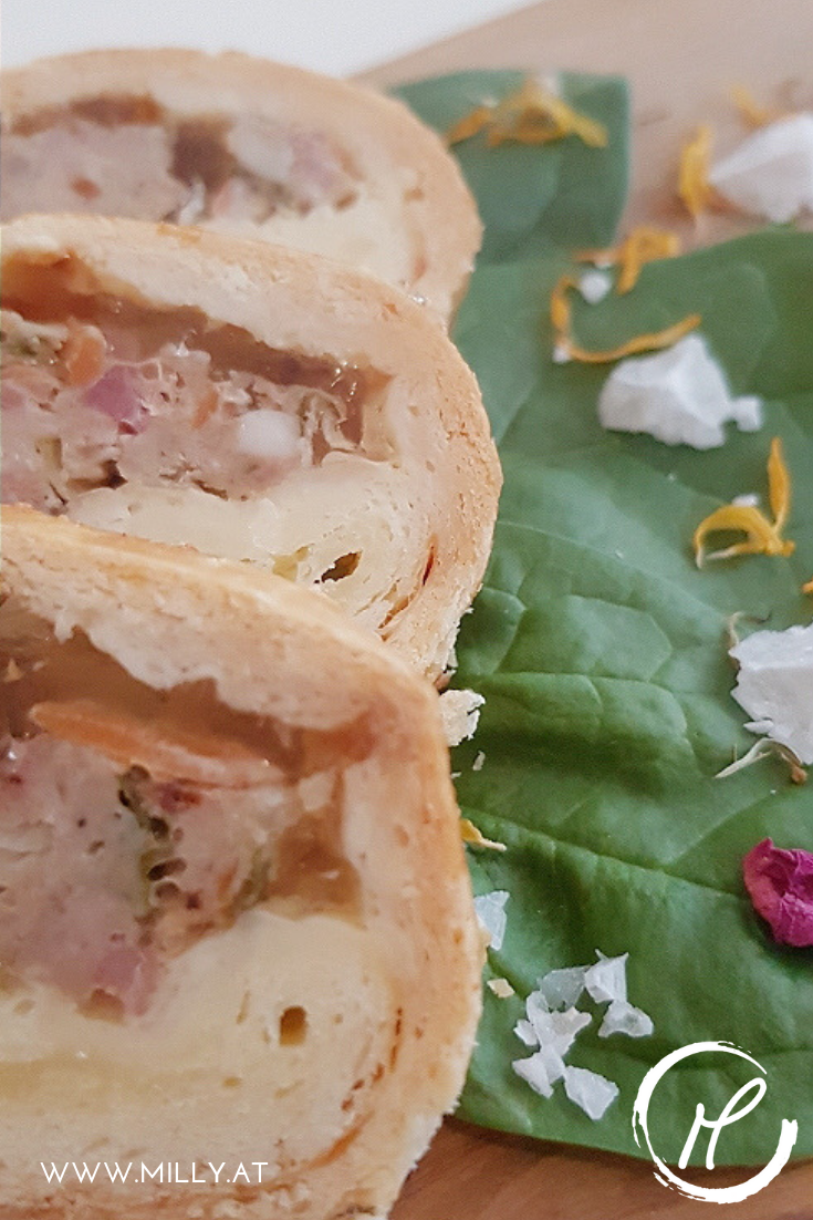 One of m all-time favorite snacks is this luxembourgish meat pie - "Rieslingspaschteit". It is a special meat pie filled with a tangy white wine aspic.