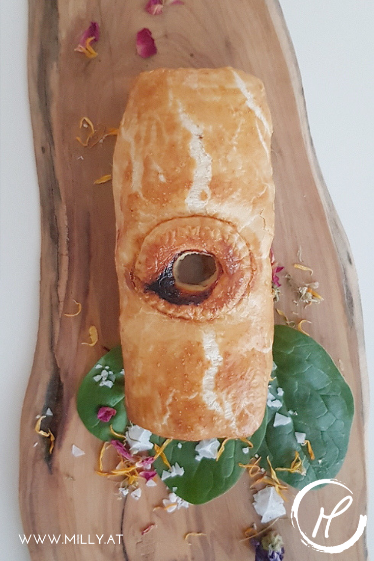 One of m all-time favorite snacks is this luxembourgish meat pie - "Rieslingspaschteit". It is a special meat pie filled with a tangy white wine aspic.