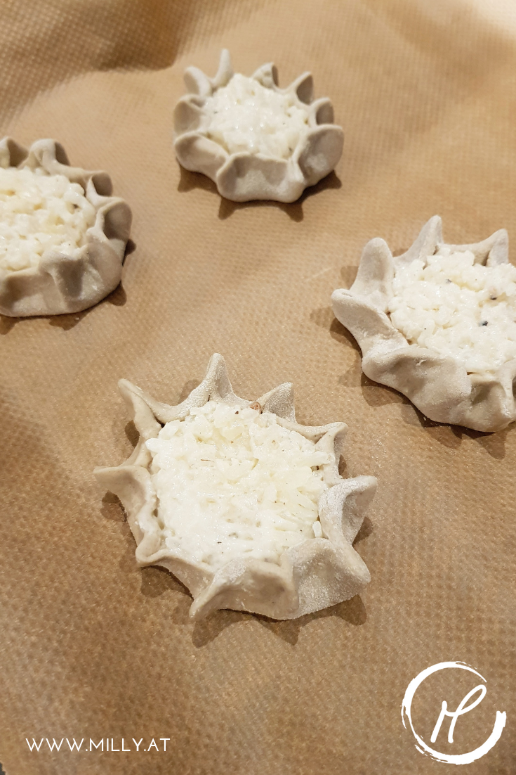 Als ich Finnland besuchen durfte, habe ich viele lokale Spezialitäten probiert - unter anderem auch diese wundervollen Karelischen Piroggen