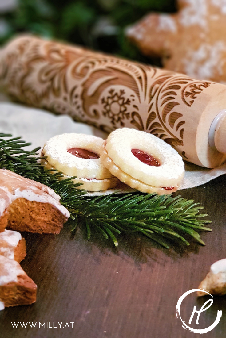 My 5 favorite Christmas Cookie recipes: Gingerbread, Linzer Augen, Vanilla Crescent Cookies, Cinnamon stars and a quick recipe for Spekulatius.